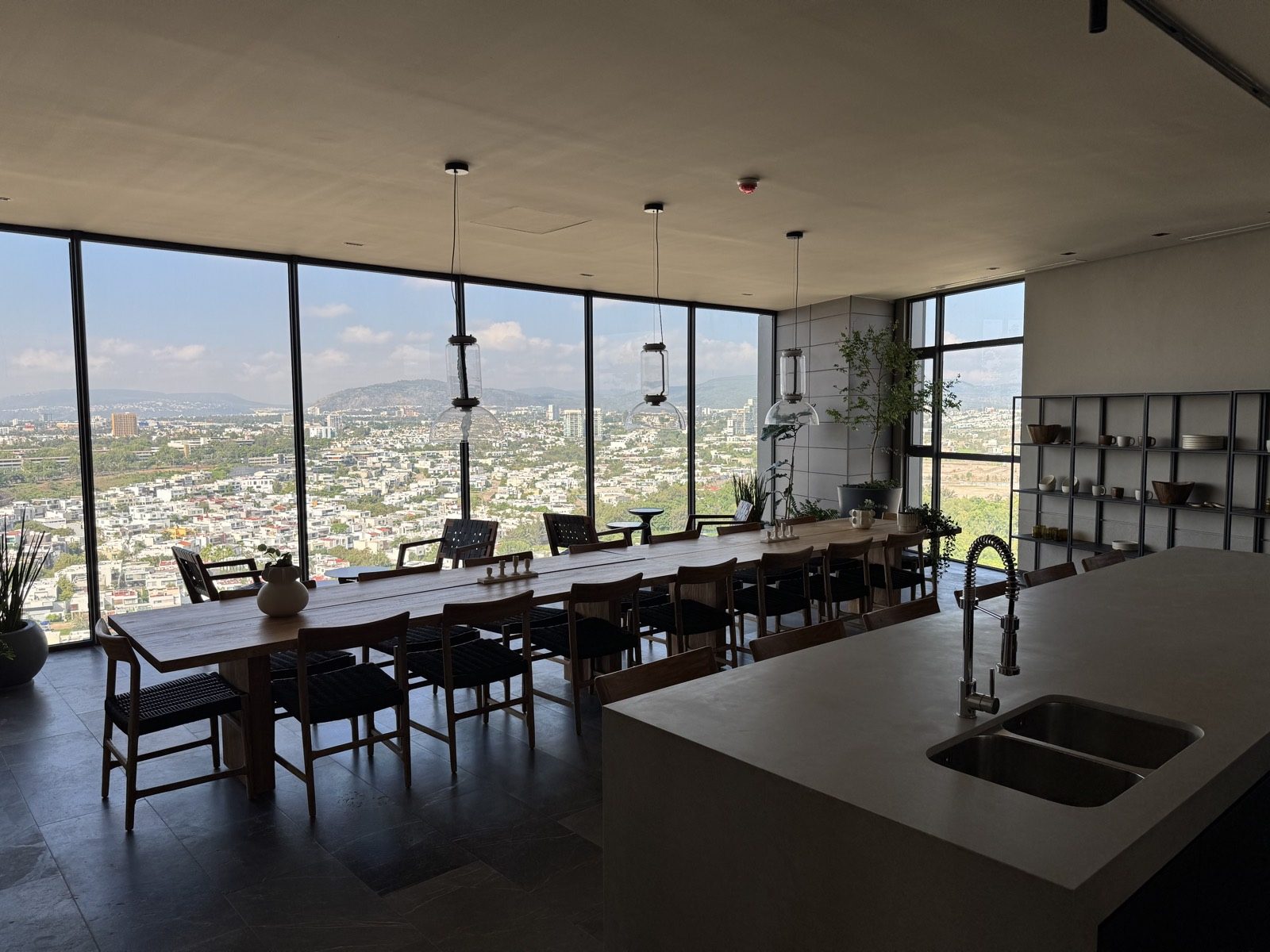 Comedor remodelado con vista